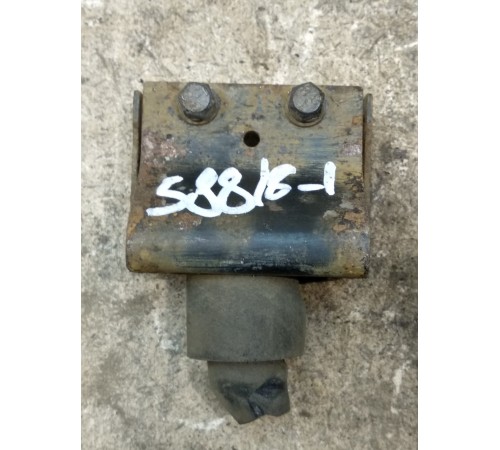 Кронштейн радиатора кондиционера