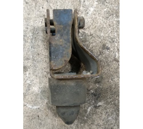 Кронштейн радиатора кондиционера