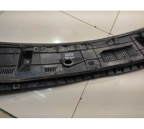 Планка под лобовое стекло (жабо)