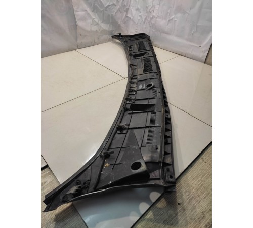 Планка под лобовое стекло (жабо)