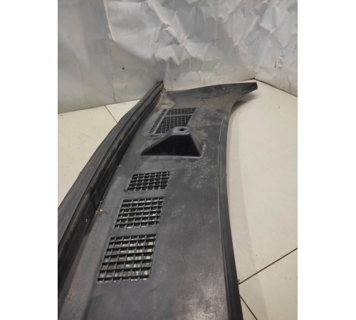 Планка под лобовое стекло (жабо)