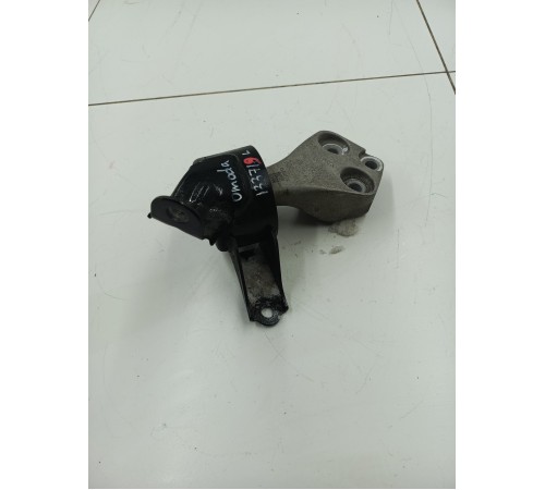 Опора двигателя левая