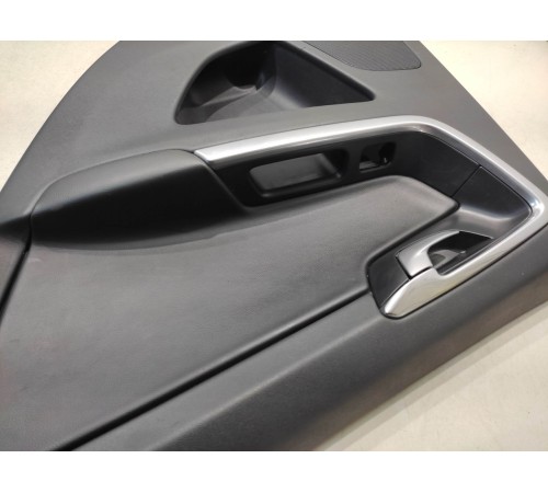 Обшивка двери (задняя, правая)