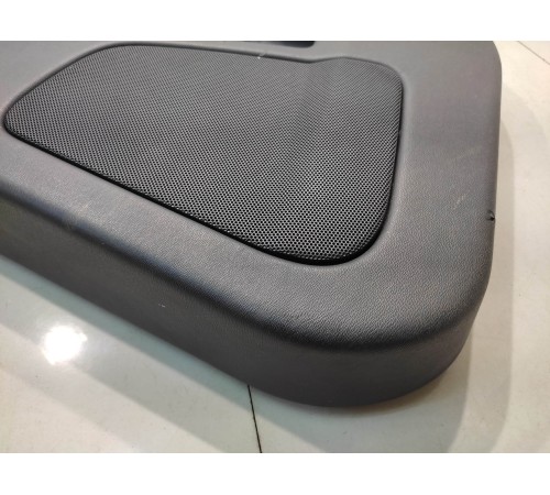 Обшивка двери (задняя, правая)