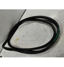 Уплотнитель двери передний правый