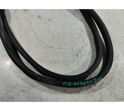 Уплотнитель двери передний правый