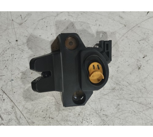 Замок крышки багажника