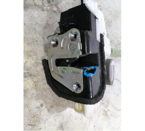 Замок двери передний правый