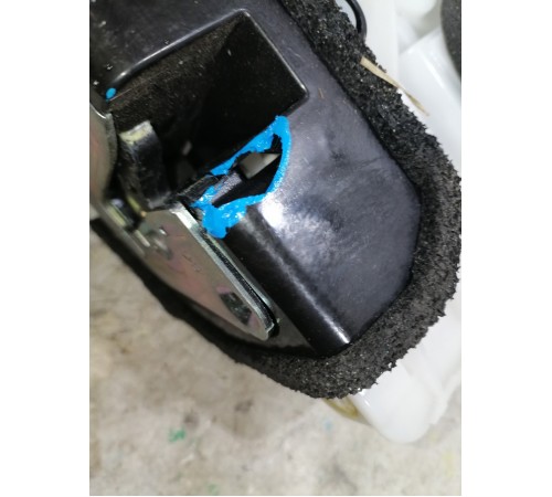 Замок двери передний правый