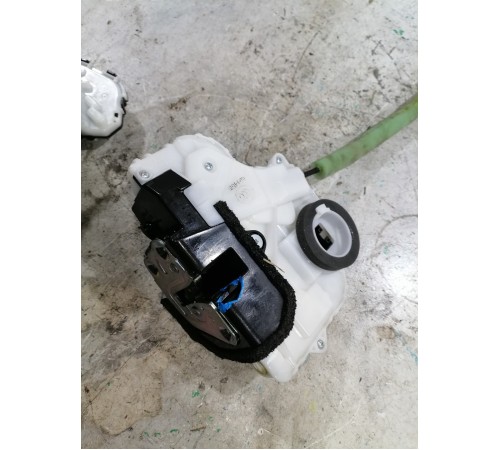 Замок двери передний правый