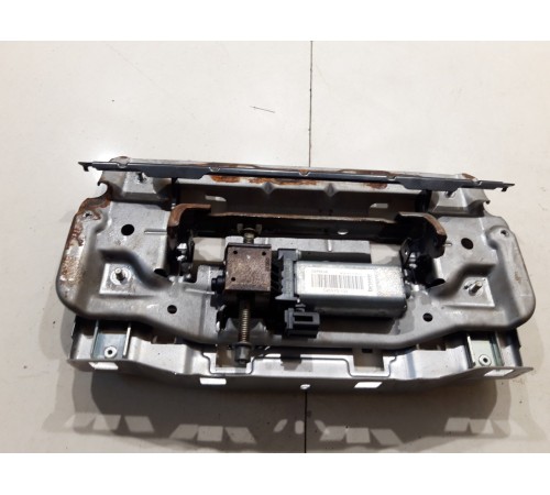 Регулятор глубины сиденья передний левый