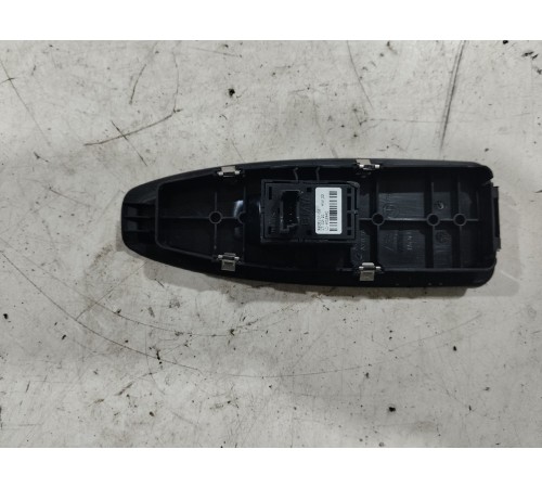 Кнопка стеклоподъемника (передняя правая)