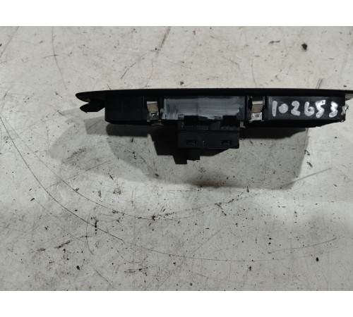 Кнопка стеклоподъемника (передняя правая)