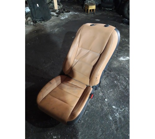 Сиденье(переднее правое)