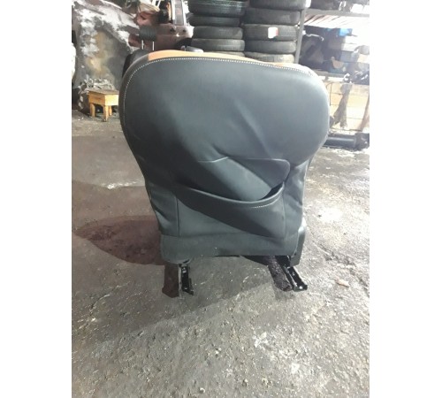 Сиденье(переднее правое)