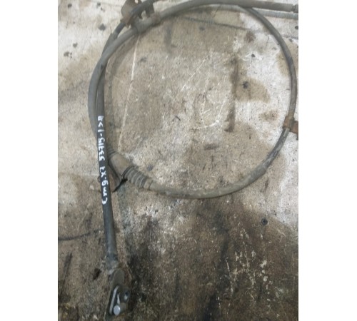 Трос стояночного тормоза правый