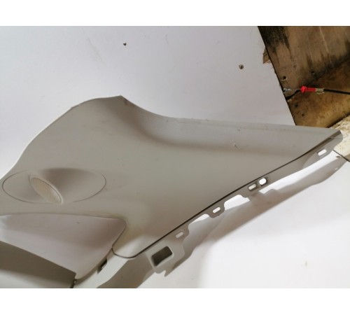 Обшивка багажника правая верхняя