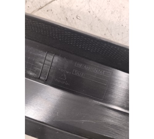 Накладка рамки стекла двери передняя правая внутренняя