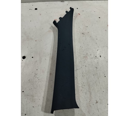 Накладка рамки стекла двери передняя правая внутренняя