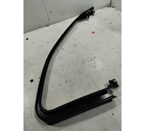 Накладка рамки стекла двери передняя правая внутренняя