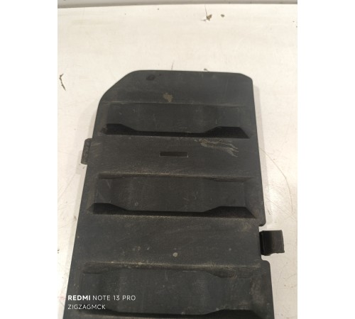 Накладка подкапотная