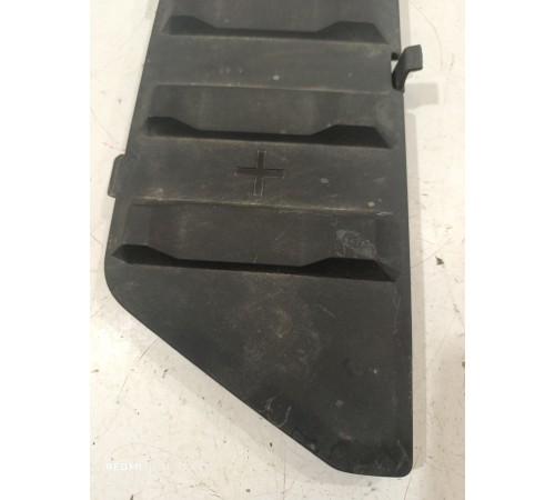 Накладка подкапотная