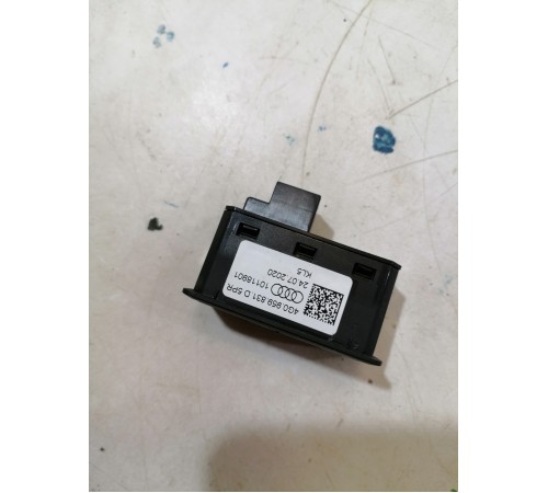 Кнопка открывания крышки багажника