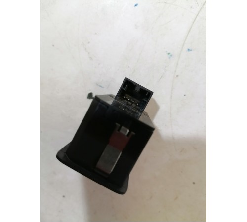 Кнопка открывания крышки багажника