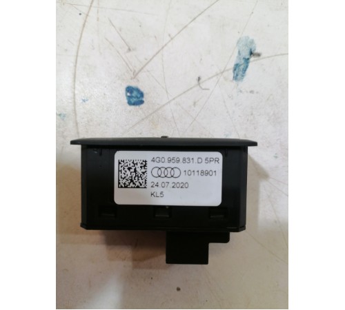 Кнопка открывания крышки багажника