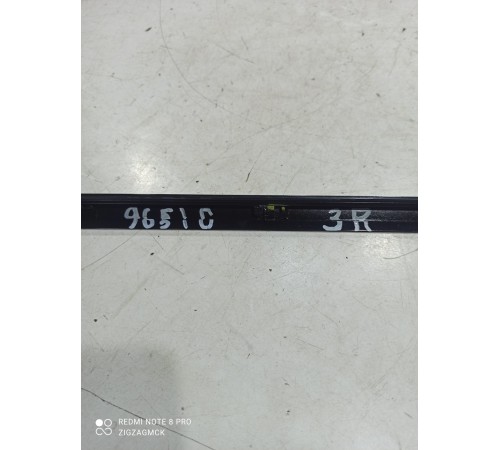 Уплотнитель стекла (задний правый наружный)