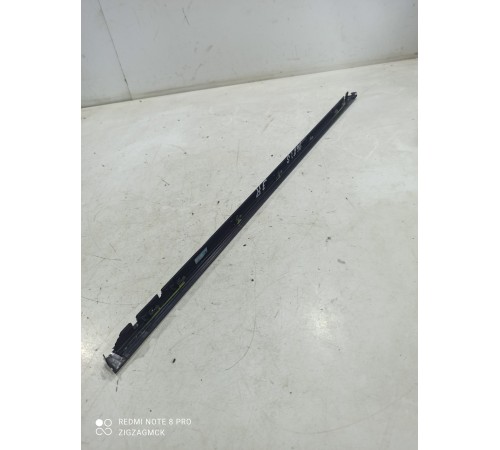 Уплотнитель стекла (задний правый наружный)