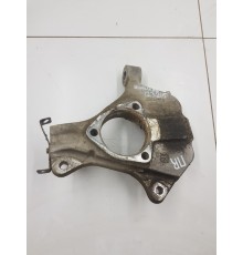 Кулак поворотный передний правый