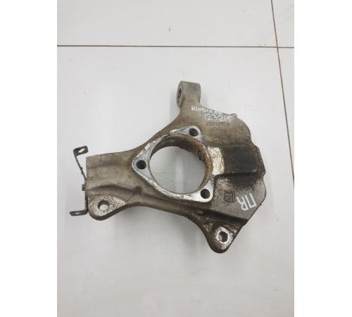 Кулак поворотный передний правый