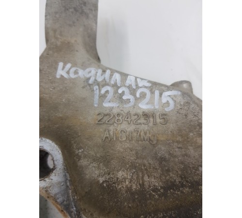 Кулак поворотный передний правый