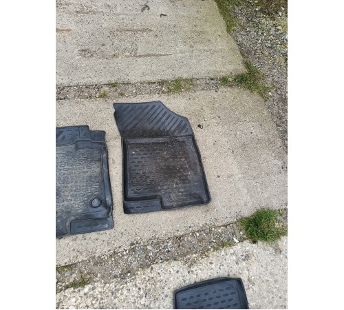 Комплект ковриков салона