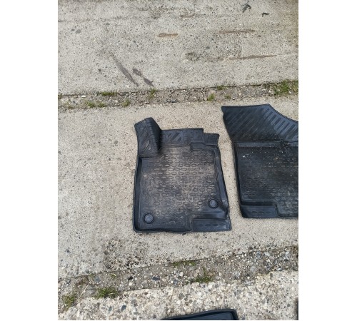 Комплект ковриков салона