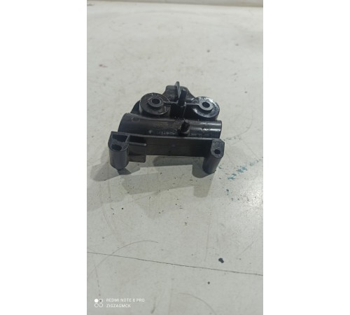 Кронштейн ручки открывания капота