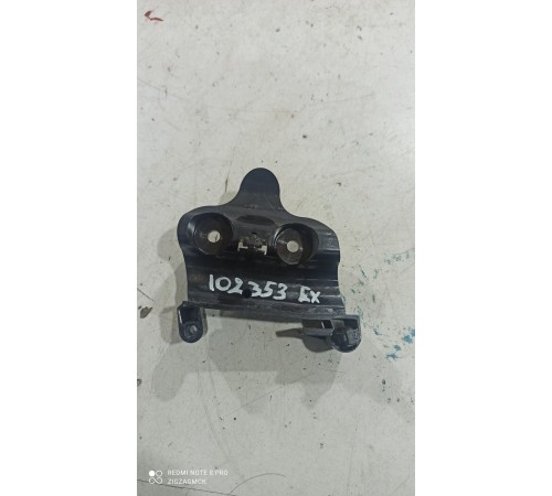 Кронштейн ручки открывания капота