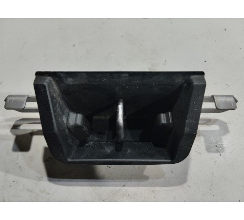 Ответная часть замка багажника