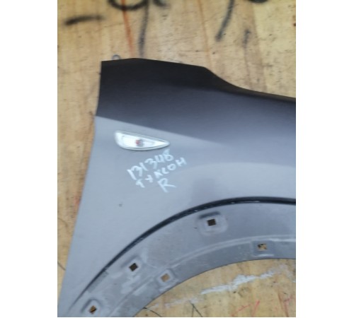 Крыло переднее правое