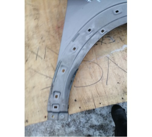 Крыло переднее правое