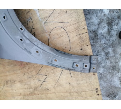 Крыло переднее правое