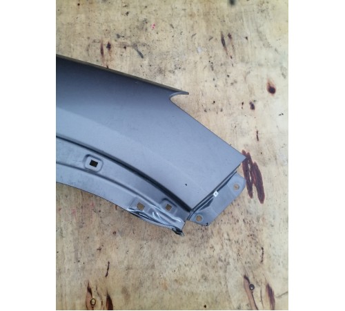 Крыло переднее правое