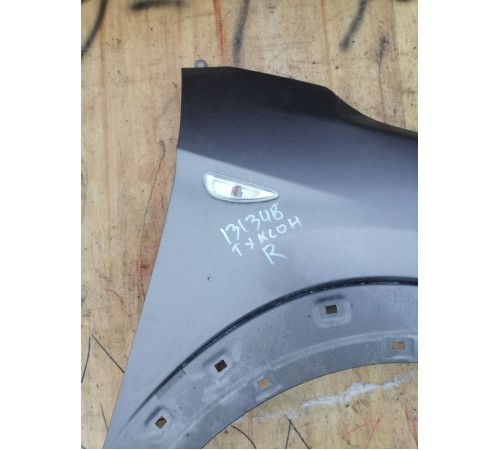 Крыло переднее правое