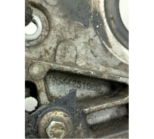 Крышка двигателя передняя