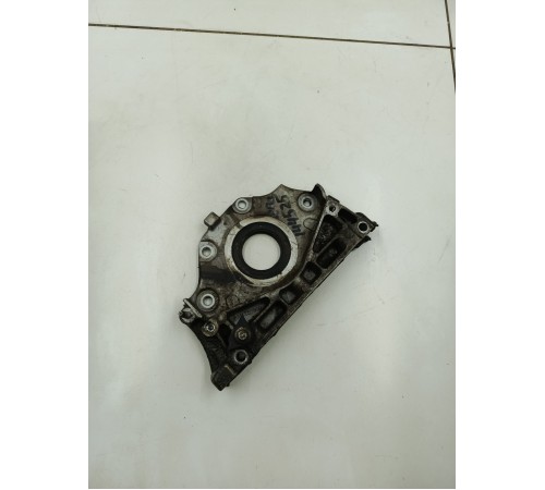 Крышка двигателя передняя