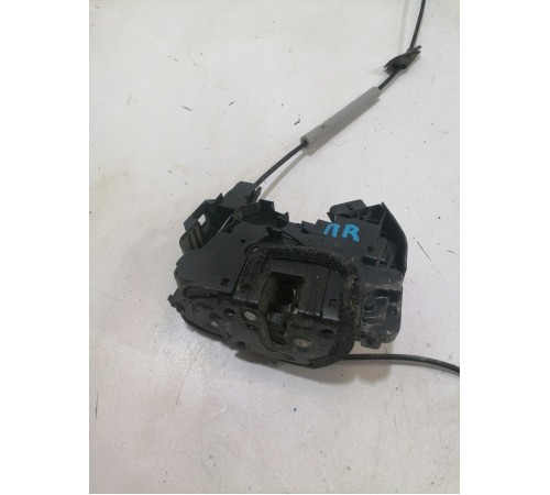 Замок двери передней правой