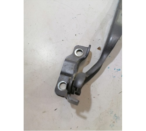 Петля капота левая