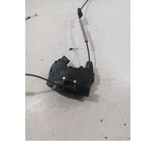 Замок двери передней правой