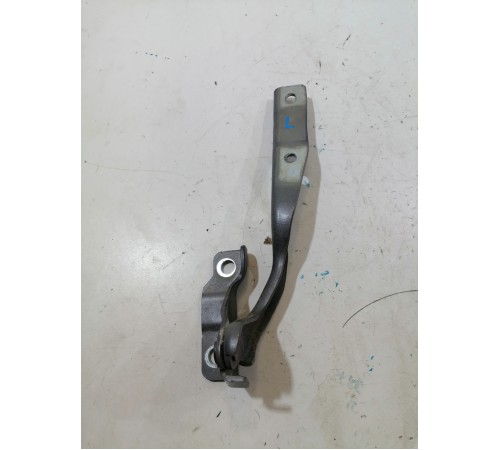 Петля капота левая